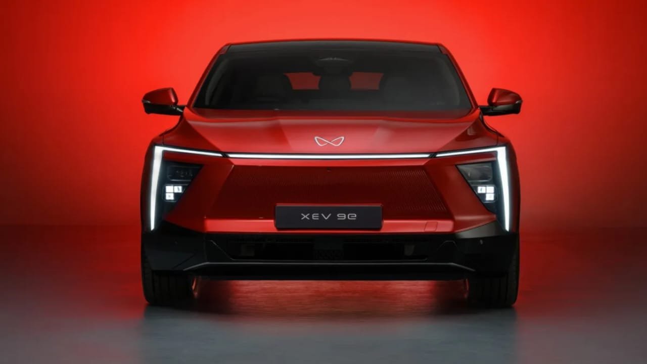 Mahindra XEV 9 2025 – Futuristic Electric SUV with 500km Range, Fast Charging & Advanced Smart Features!